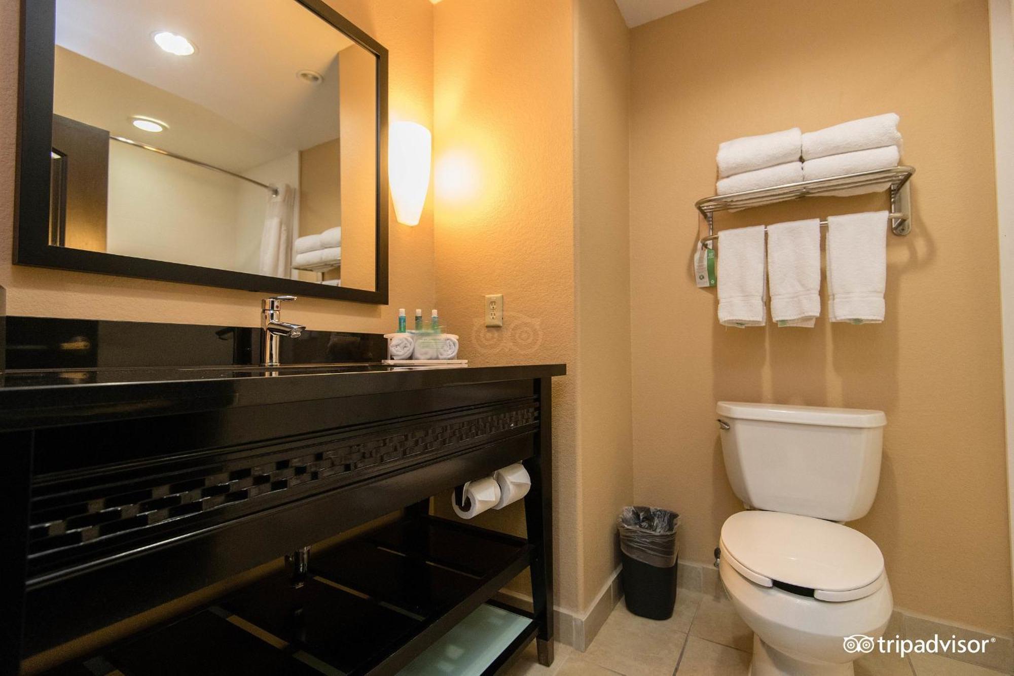 Comfort Inn & Suites Dallas Medical-Market Center Ngoại thất bức ảnh